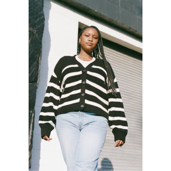 Black/White Striped Cardigan - Picture 4 of 9